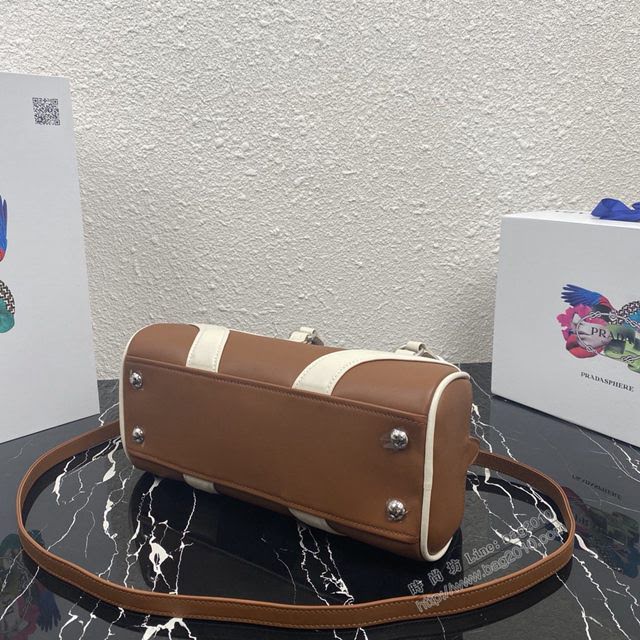 prada女包 普拉達2020年專櫃最新款 小牛皮女士手提包 1BB070 走秀款 prada大號單肩女包  pyd2195